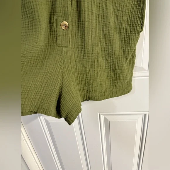 Kensie Green Romper✨ - Picture 2 of 8